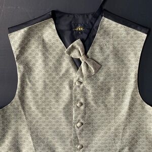 EUC Men's Formal Vest w Bow Tie 2 pc.